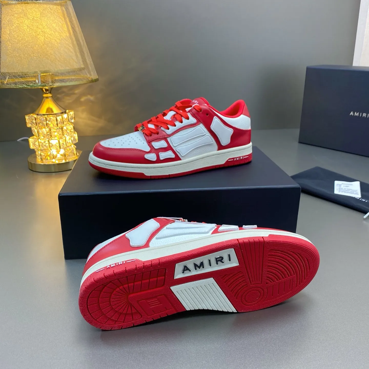 p580🐮🐮AMIRI Couple Style👑 The latest The Pacific Series Couple Style💀🦴Bone Stars Casual Sports Shoes Skateboard Shoes✔️ AMIRI's Pacific shoes are a sneaker that combines luxury and street style. Many celebrities and Internet celebrities have the same style. Its design and workmanship are very exquisite. Made of high-grade cow leather, soft to the touch and highly durable. 💎Fabrics: Original custom imported first-layer cowhide 💎Inner lining: Original customized breathable mesh 💎Foot: Original injection molded one-piece, comfortable, wear-resistant and not tiring for feet 💎Outsole: Original 1:1 molded three-color sole Original outsole 💎Sole thickness: 3CM 💎Size: Female 35-40 Male 39-46 💎Price; Top version 👑Special remarks Remark: (Female size 34 40 . Men's sizes 38 45 46 are customized and cannot be returned or exchanged. Please note when ordering! Thank you🤝🤝